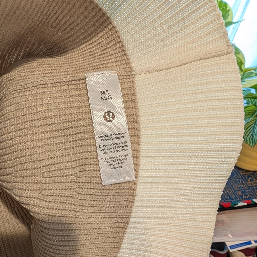 lululemon athletica Two-Tone Knit Bucket Hat - Cream & Beige - Picture 4 of 4